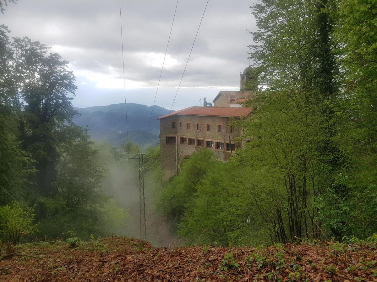 Santuari De La Salut De Sant Felíu de Pallarols Εξωτερικό φωτογραφία